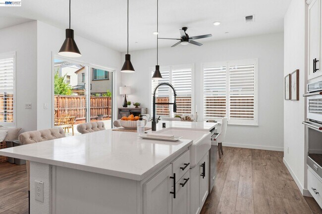 Building Photo - 1550 Plumas Dr