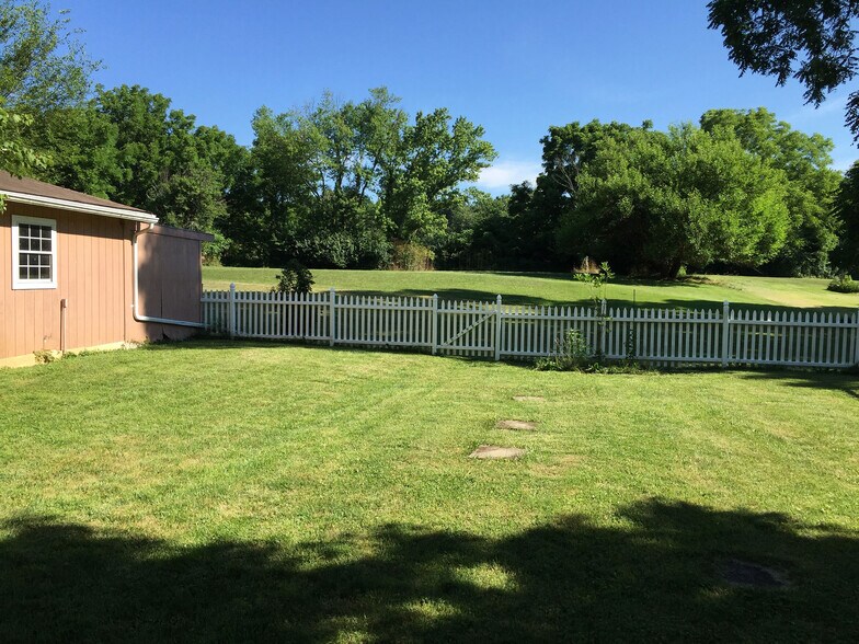 Building Photo - 10678 Bettyray Dr