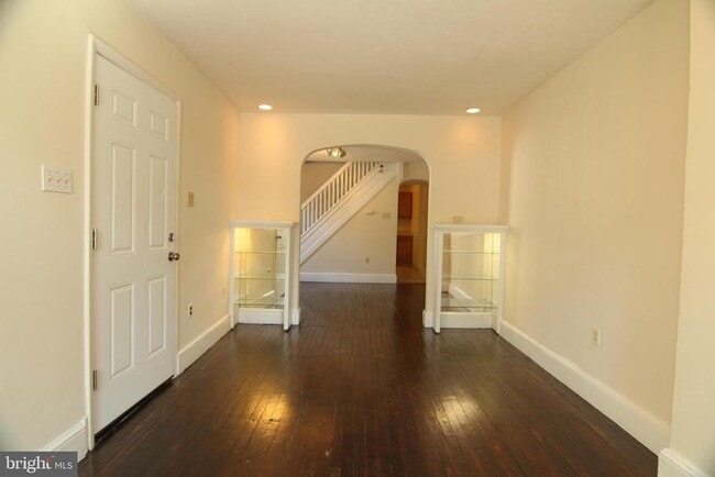 Building Photo - 266 Manatawny St