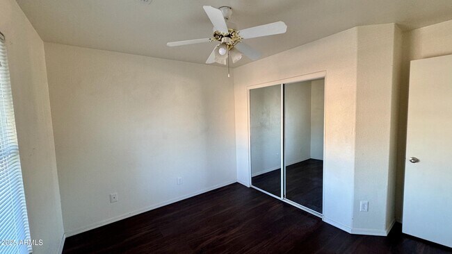 Building Photo - 1221 E Chambers St