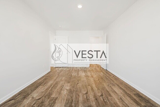 Building Photo - 30 Benedict Ln