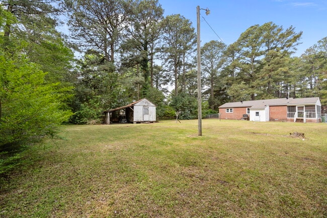 Building Photo - 110 Moore Rd