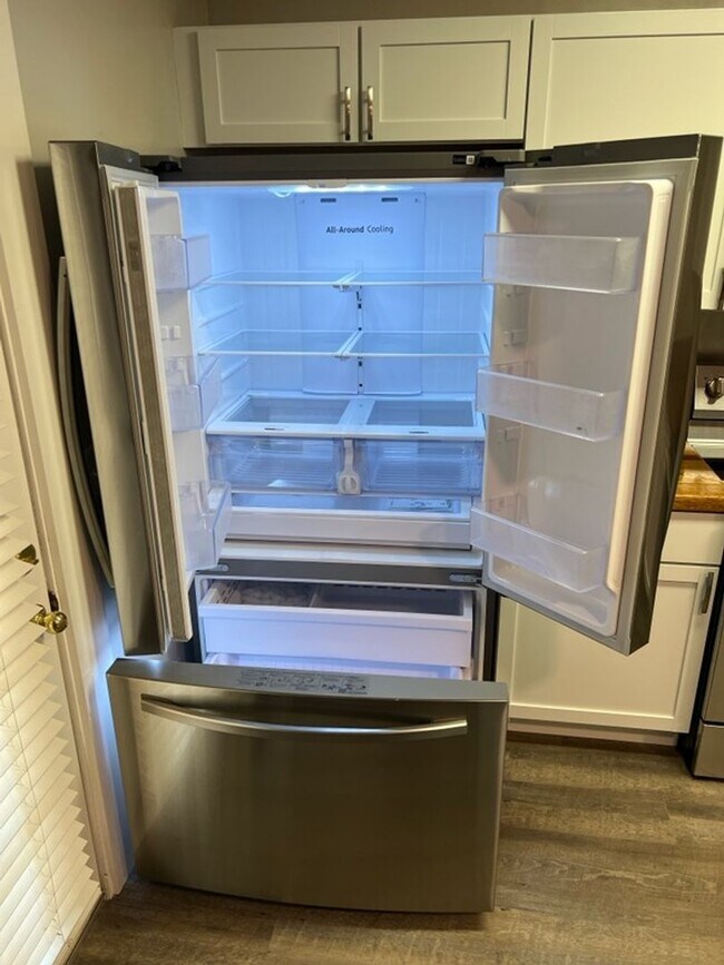 Building Photo - Gorgeous Home in the Heart Hinesville