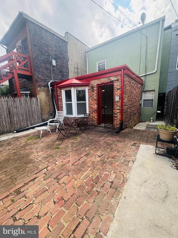 Building Photo - 225 10th St NE