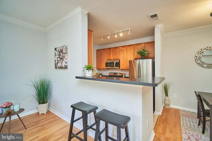 Building Photo - 4862 Eisenhower Ave