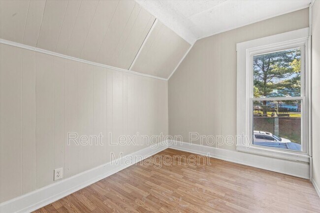 Building Photo - 306 E High St