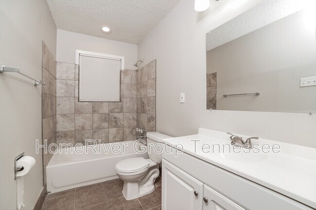 Building Photo - 2775 Ashbriar Dr