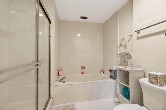 Building Photo - 7865 La Mirada Dr