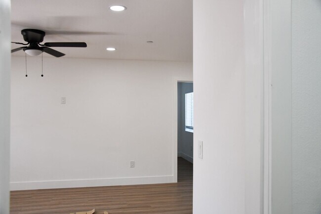 Building Photo - 160-162 South Citrus