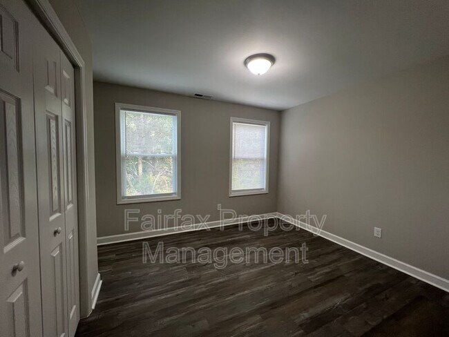 Building Photo - 2109 Hart St