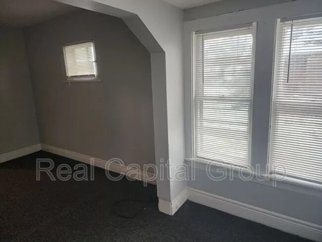 Building Photo - 408 Woodlawn Ave