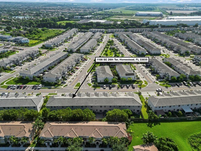 Building Photo - 1108 SE 26th Ter