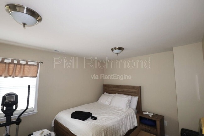 Building Photo - 7238 Ancient Oak Dr