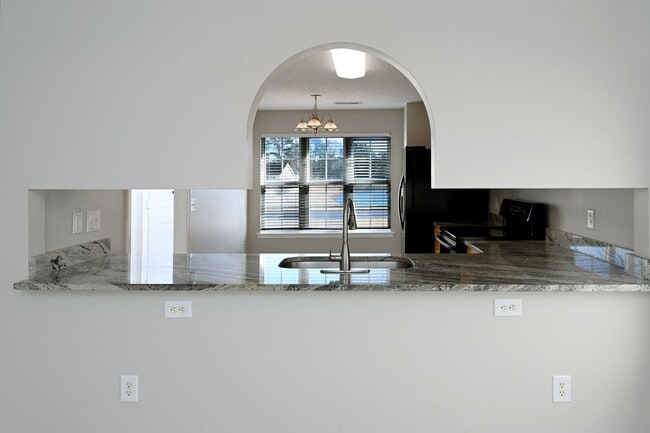 Building Photo - Charming 3BR Ranch in Osprey Woods – Screened Porch & Vaulted Ceilings