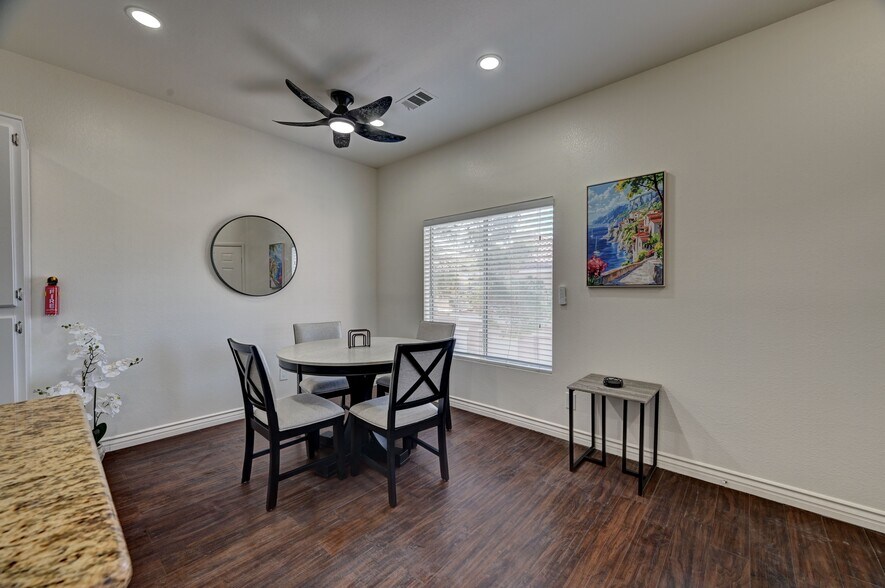 Building Photo - 251 S Green Valley Pky