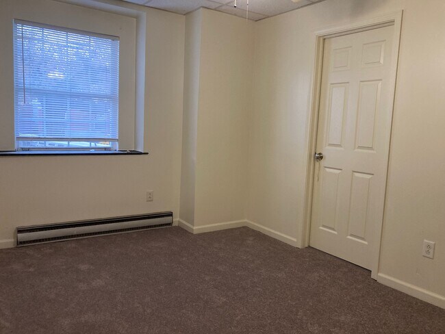 Building Photo - 5801 Lincoln Ave