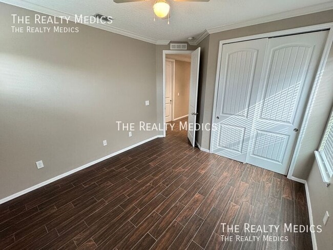 Building Photo - 15764 Ave Of The Arbors