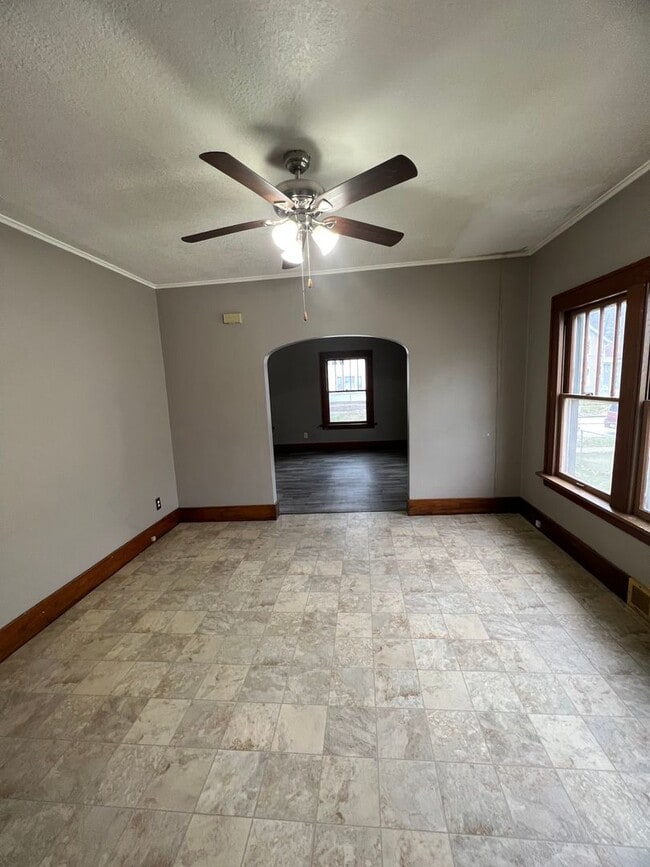 Building Photo - MORE PICTURES COMING SOON! There is a $25 ...