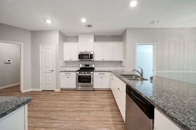 Building Photo - 2920 Colorado Dr