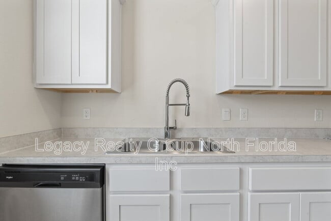 Building Photo - 509 Big Tree Wy