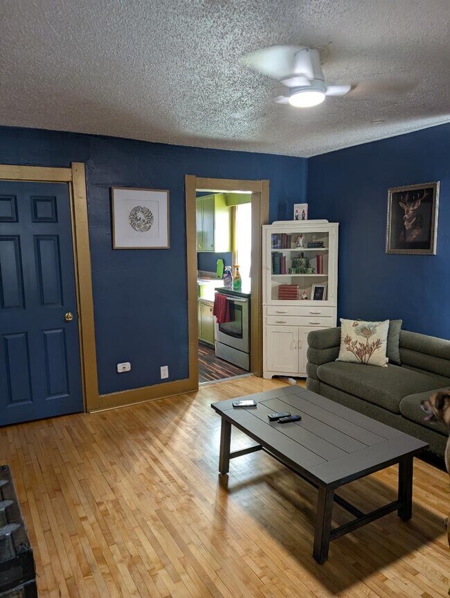 Building Photo - 772 Hillview Ave