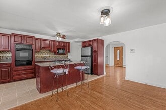 Building Photo - Charming 4-bedroom, 2-bath