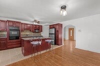 Building Photo - Charming 4-bedroom, 2-bath