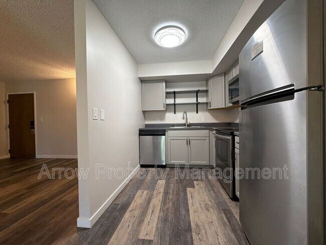 Building Photo - 3405 Holdrege St
