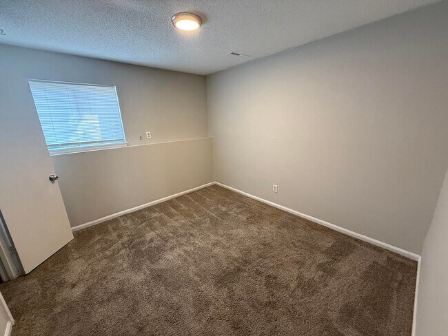 Building Photo - 7221 N Moberly Dr