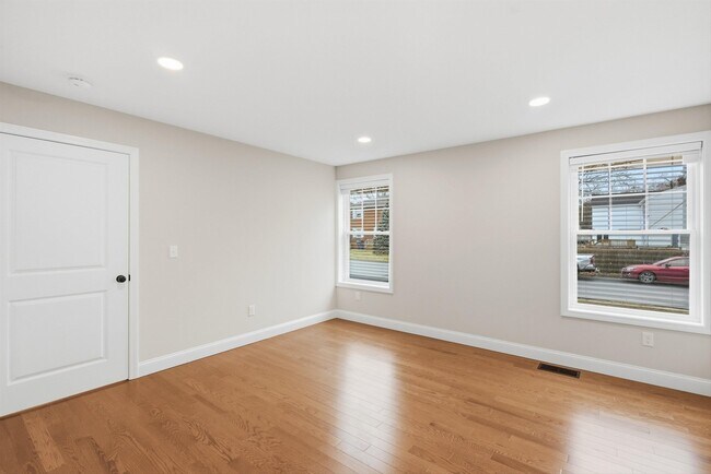 Building Photo - 24 Daytona St