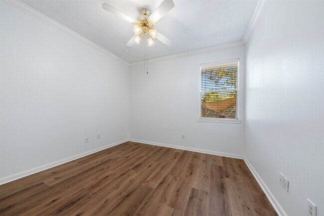 Building Photo - 23910 River Pl Dr