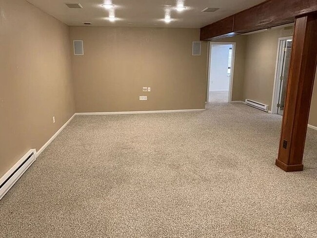 Building Photo - Spacious Single-Family Home in Established Wellington Neighborhood