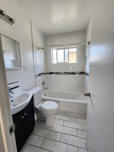 Building Photo - 18546 Clark St