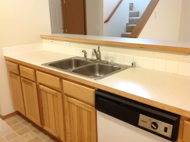 Kitchen Sink - 935 College Ln NE