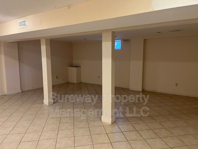 Building Photo - 534 Pardee Blvd