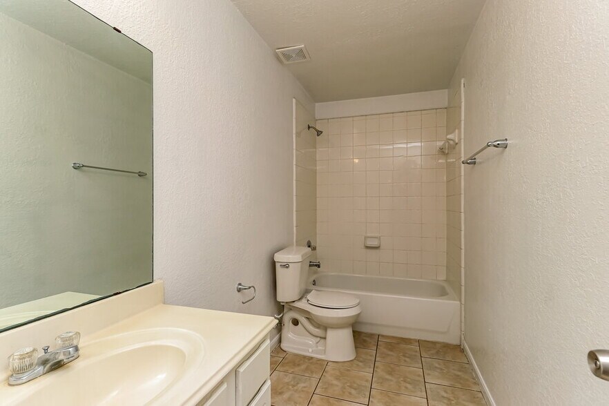 Building Photo - 21202 Allenham Ct