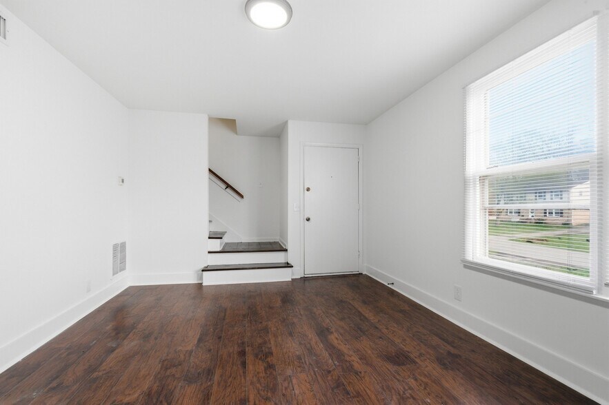 Building Photo - 729 McPherson Dr