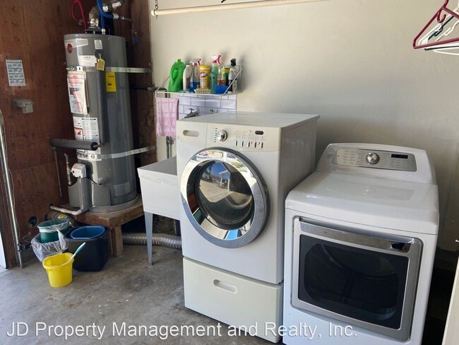 Building Photo - 4 br, 2 bath House - 8671 Chantilly Ave