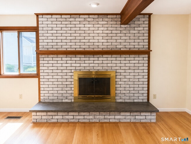 Building Photo - 501 Summer Hill Dr