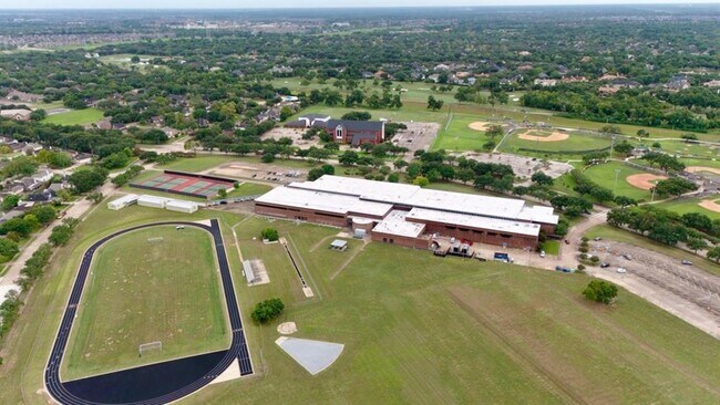 Building Photo - 2931 Pasture Ln