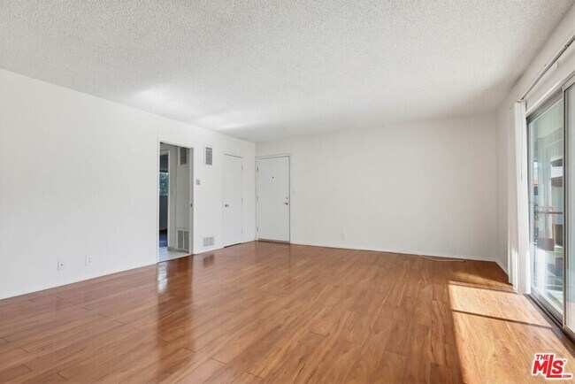 Building Photo - 515 N Alfred St