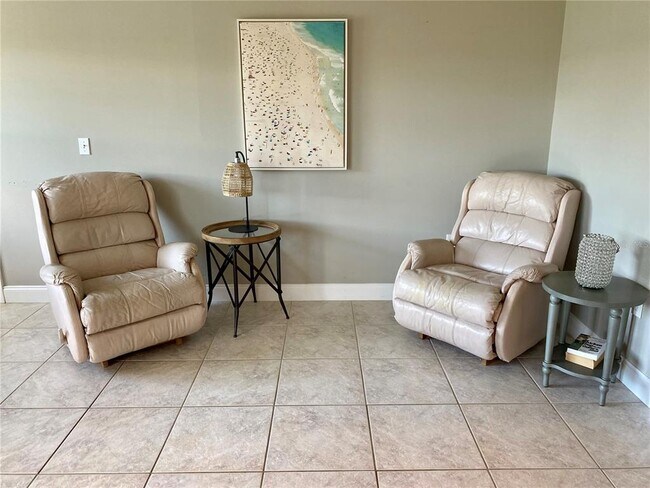 Building Photo - 6914 20th Ave W