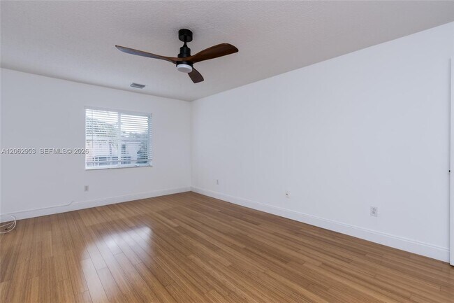 Building Photo - 1540 N Trafalgar Cir