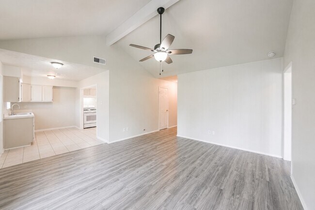Building Photo - 5514 Vickita Dr