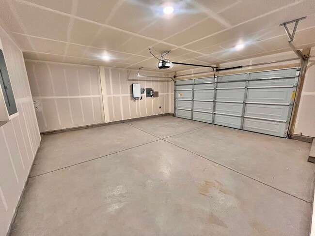 Building Photo - Brand New 3 Bedroom, 2 Bath Home with Sola...
