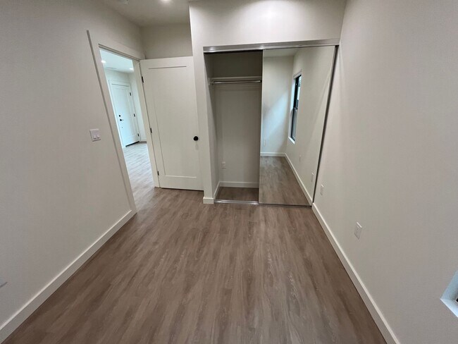Building Photo - Newly Remodeled 2 Bed 1 Bath Unit in PB