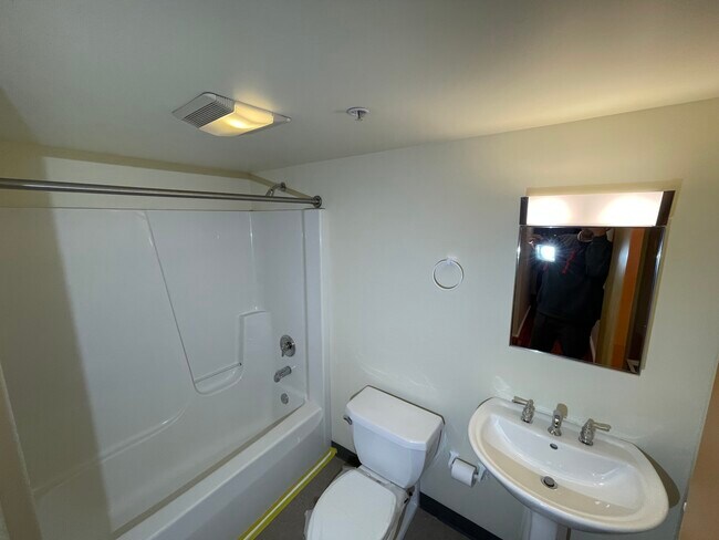 Bathroom - 905 Liberty Ave