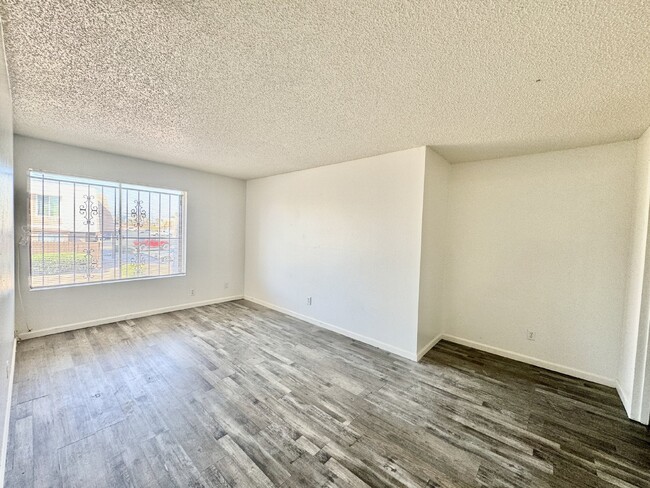 Building Photo - Spacious 2-Bed, 2-Bath Townhome for Rent w...