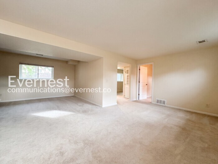 Building Photo - 9225 Clermont Dr