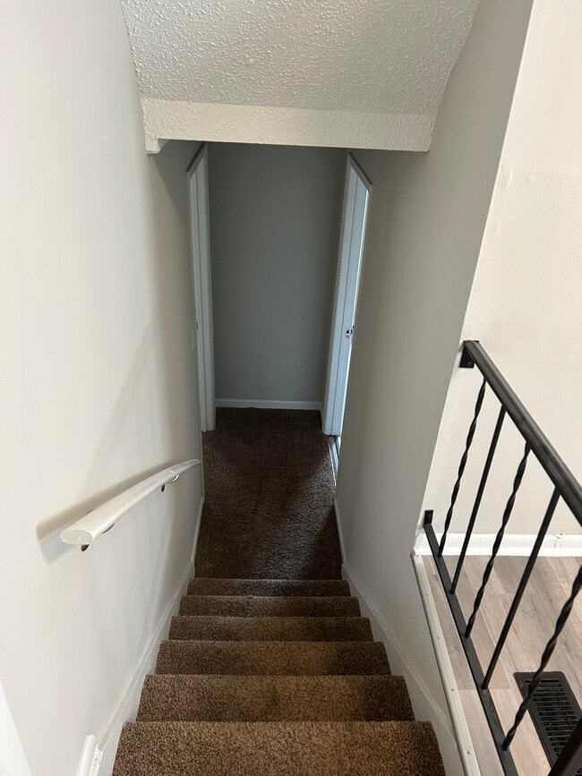 Building Photo - 208 Ridgewood Ave